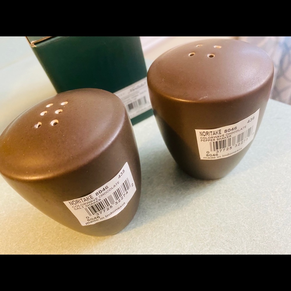 Colorwave noritake chocolate brown salt pepper